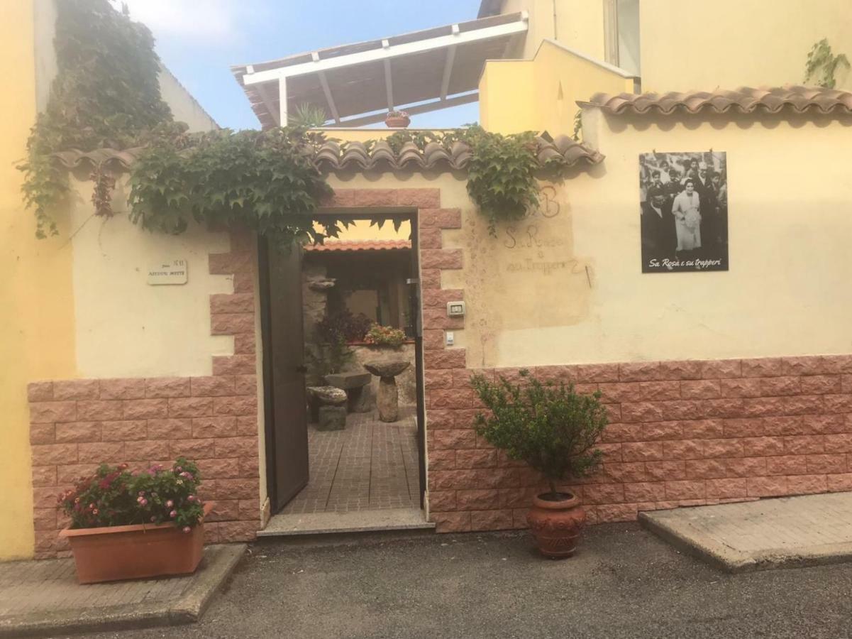Sa Rosa E Su Trapperi Bed & Breakfast Oschiri Bagian luar foto